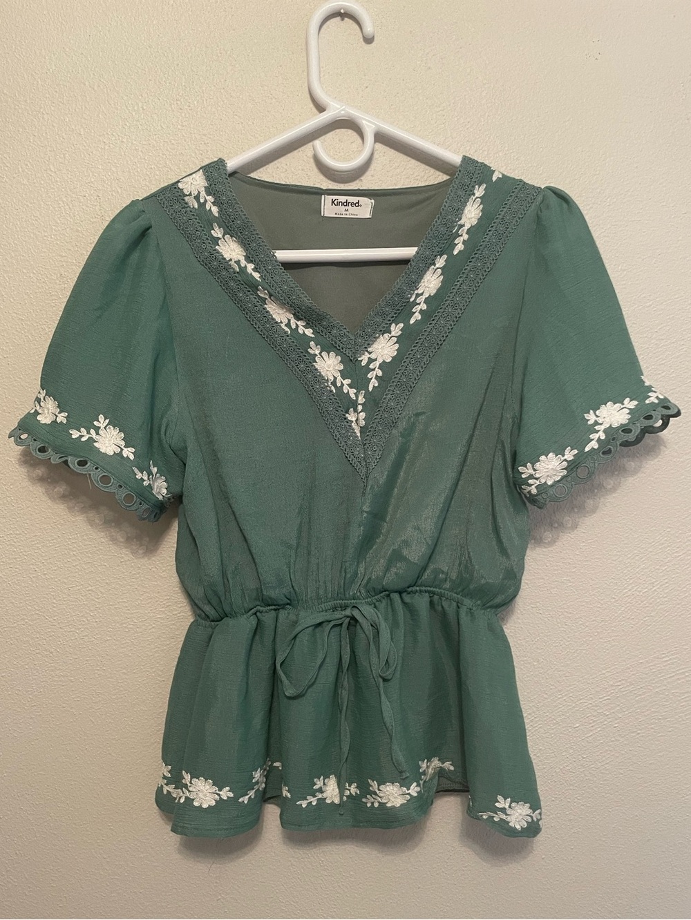 Kindred Anthropologie Green Embroidered V-Neck Peplum Top Medium
